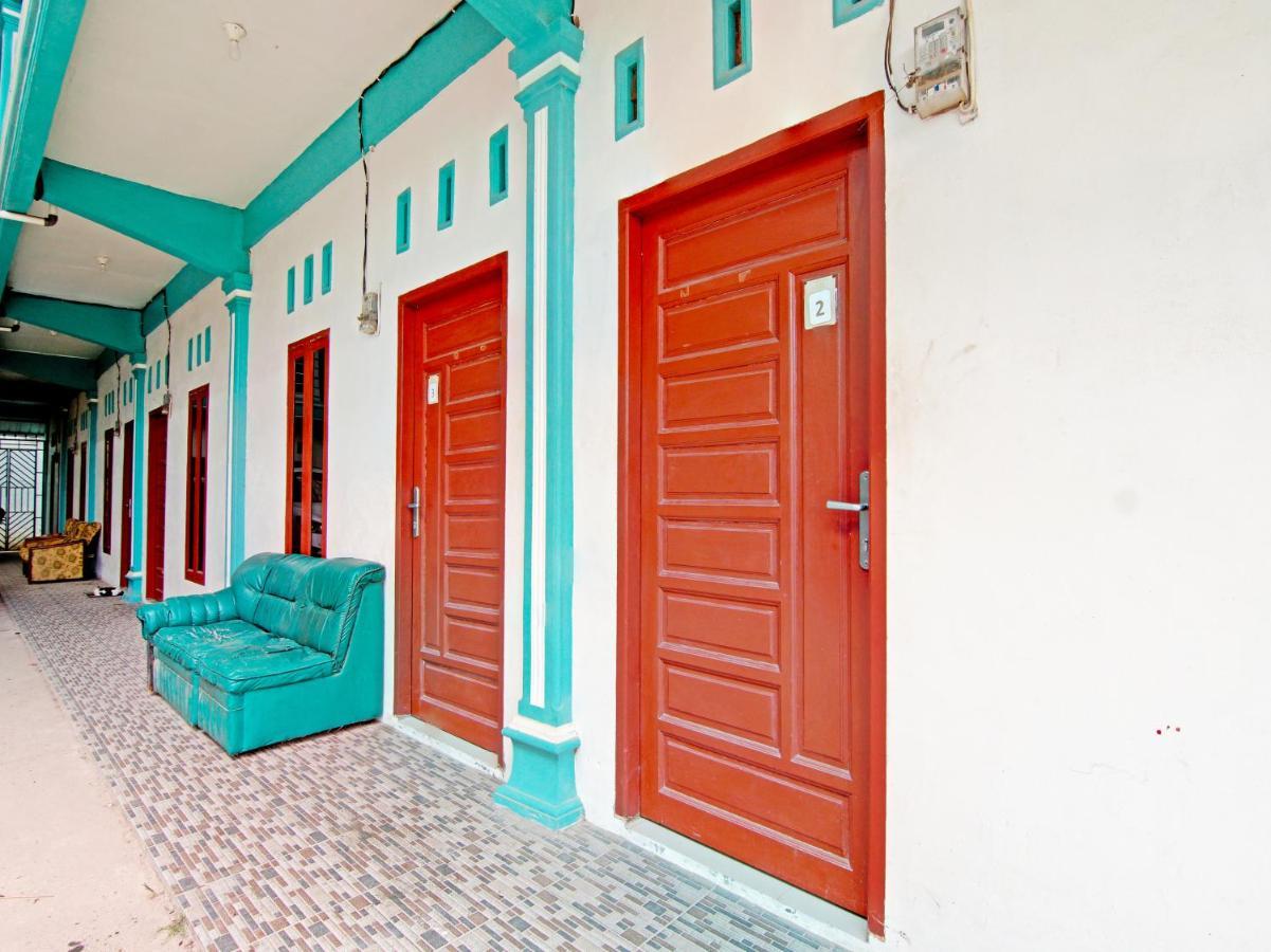 Oyo 90752 Ridho Guest House Syariah Dumai Exterior foto